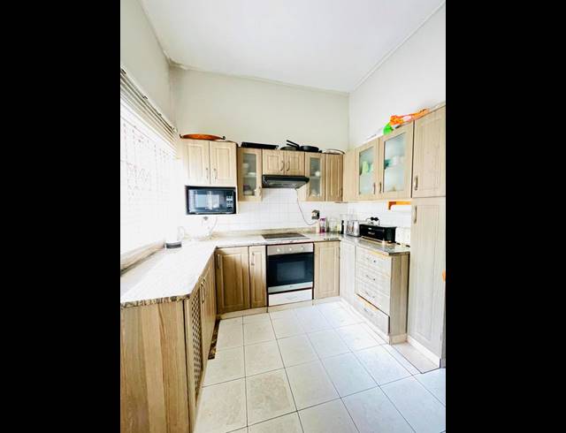 4 BEDROOM HOUSE FOR SALE IN YELLOWWOOD PARK